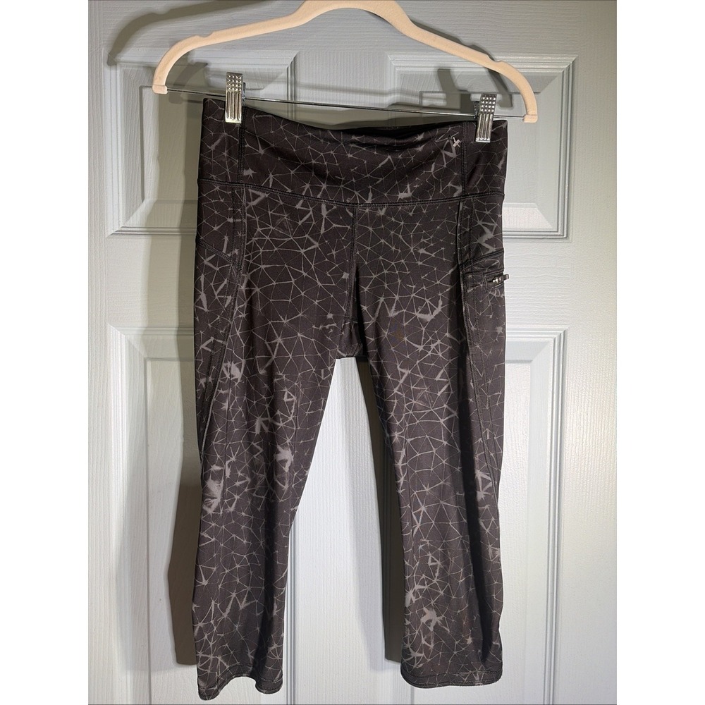 Lululemon Top Speed Crop- size 4. Gym, Yoga. NWOT.